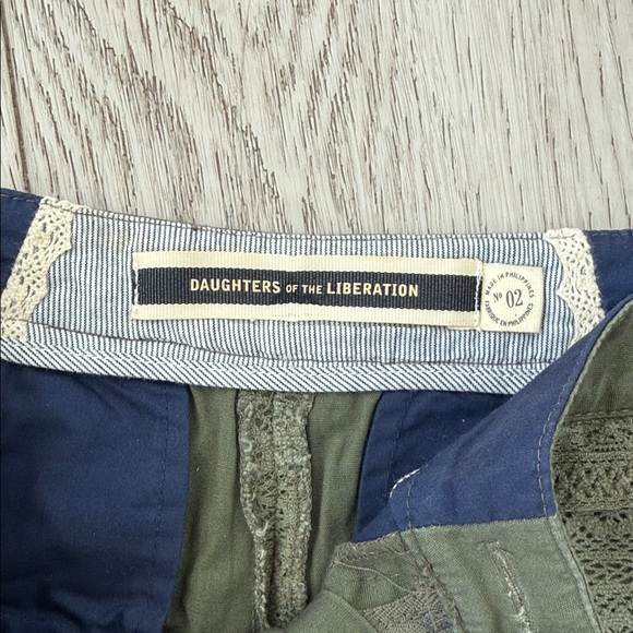 Hollister Olive High Waist Women's Lace Shorts - Picture 2 of 5